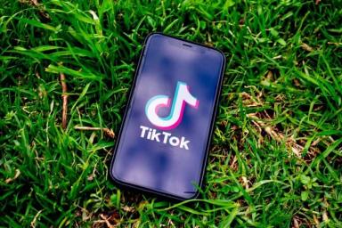 Еврокомиссия обвинила TikTok в нарушении прав пользователей