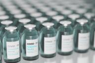 Роспатент рассматривает девять заявок по вакцинам от COVID-19