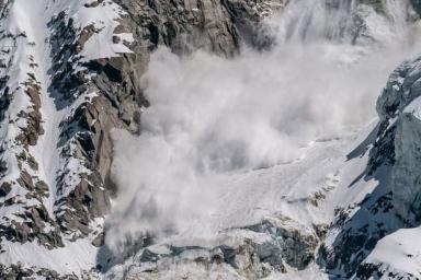 В Мурманской области на горнолыжном курорте сошла лавина