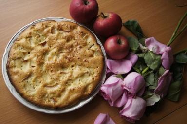 Как приготовить ароматный яблочный пирог по-деревенски
