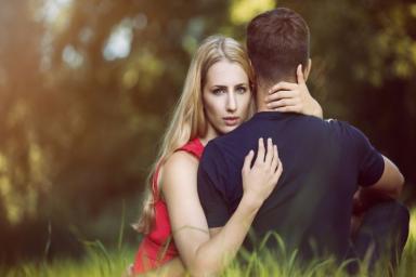 5 токсичных вещей в отношениях, которые женщина получает от партнера-эгоиста