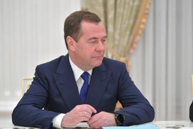 Медведев считает возможной четырехдневную рабочую неделю