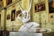 Эрмитаж столкнулся с жалобами о плохом влиянии обнаженных скульптур на детей