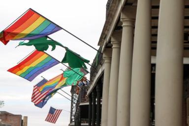 Флаги ЛГБТ и флаги США