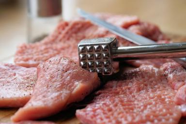 Цены на свинину отказались снижать из-за любителей шашлыков