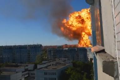 На автозаправке в Новосибирске произошел пожар после взрыва
