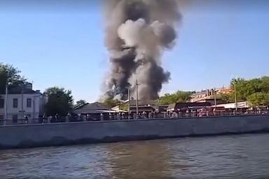В Москве произошел крупный пожар на складе пиротехники