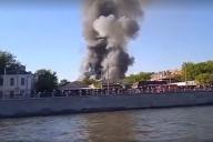 В Москве произошел крупный пожар на складе пиротехники