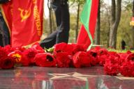 Цветы, памятник