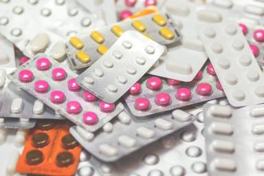 Несетевым аптекам позволили продавать лекарства онлайн