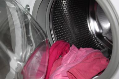 Советы хозяйкам: можно ли стирать пальто в стиральной машине