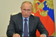 Путин рассказал о продлении выплат медработникам на фоне COVID-19