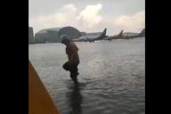 Аэропорт Шереметьево залило водой