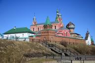 В России участники крестного хода избили полицейского за замечание