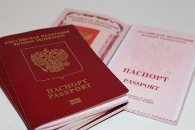 В России предложили изымать загранпаспорта за долги 