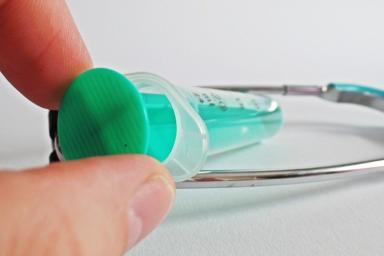 Власти Калужской области объяснили подмену вакцины от коронавируса на физраствор