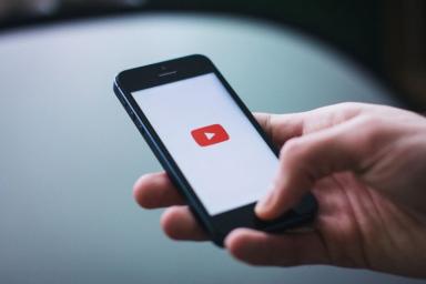 В Роскомнадзоре заявили об игнорировании YouTube требований об удалении фейков