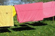 Как избавиться от пятен на одежде в домашних условиях?