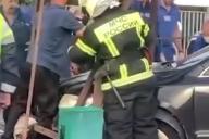 В Москве автомобиль влетел в толпу людей на автобусной остановке