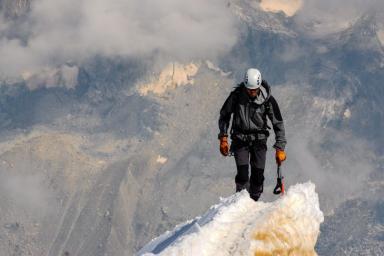 В Северной Осетии во время схода лавины пострадали альпинисты