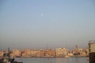 Заблокировавшее в марте Суэцкий канал судно вновь пройдет через Красное море