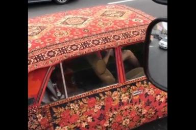 В Москве на дорогах заметили машину из ковра