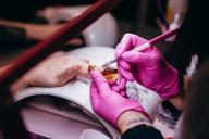 Россиян предупредили о штрафах за оказание услуг на дому