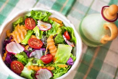 7 вариантов простых и вкусных салатов на скорую руку