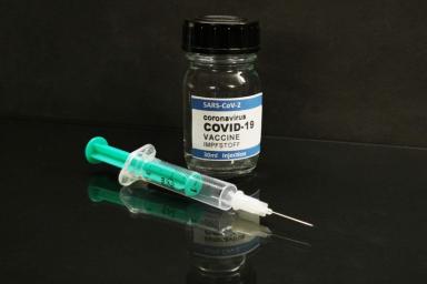 Розыгрыш призов среди вакцинированных от COVID-19 продлят на месяц