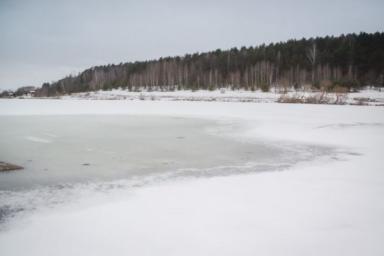 Лед, река