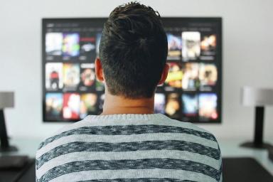 Психологи назвали черты людей, которые чаще смотрят сериалы запоем