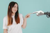 Девушка и робот