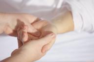 Как избежать старения кожи рук: 4 рекомендации