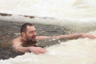 Купание в проруби