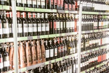 В Госдуме предложили запретить продажу алкоголя в магазинах в выходные дни