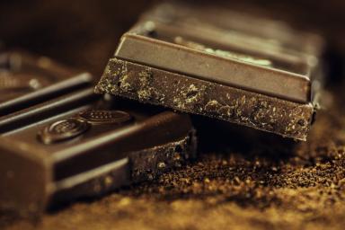 Темный шоколад назвали продуктом для замедления старения