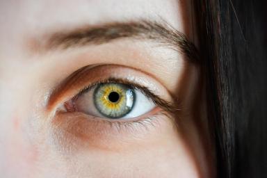 Ученые научились определять раннюю смерть человека по глазам