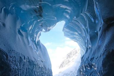 Под толстым ледяным покровом Антарктиды найдены признаки жизни