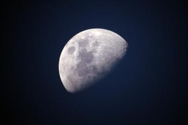 Опрос показал число американцев, желающих полететь на Луну