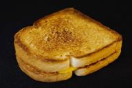 Почему хлеб с сыром – это худший завтрак