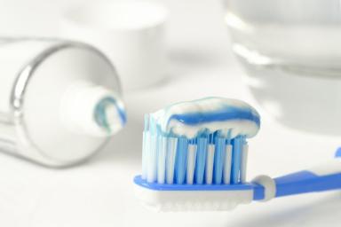 Триклозан в зубных пастах оказался связан с воспалением кишечника