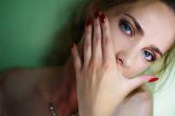 Касание лица 