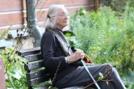 Пожилая женщина 