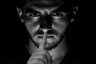 5 знаков зодиака, которые любят посплетничать