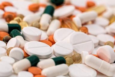 Крупные фармацевтические компании остановили клинические исследования препаратов в России