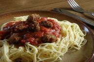 Как приготовить тефтели с черносливом и болгарским перцем в томате: вкусный и оригинальный рецепт