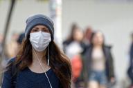 Женщина в маске