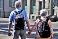 Пожилая пара 