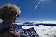 Надменный гороскоп. Почему знаки зодиака смотрят на нас свысока