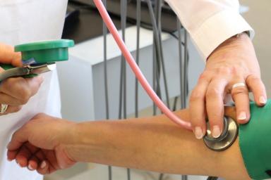 «Ведомости» сообщили о росте цен на услуги в частных клиниках до 20%